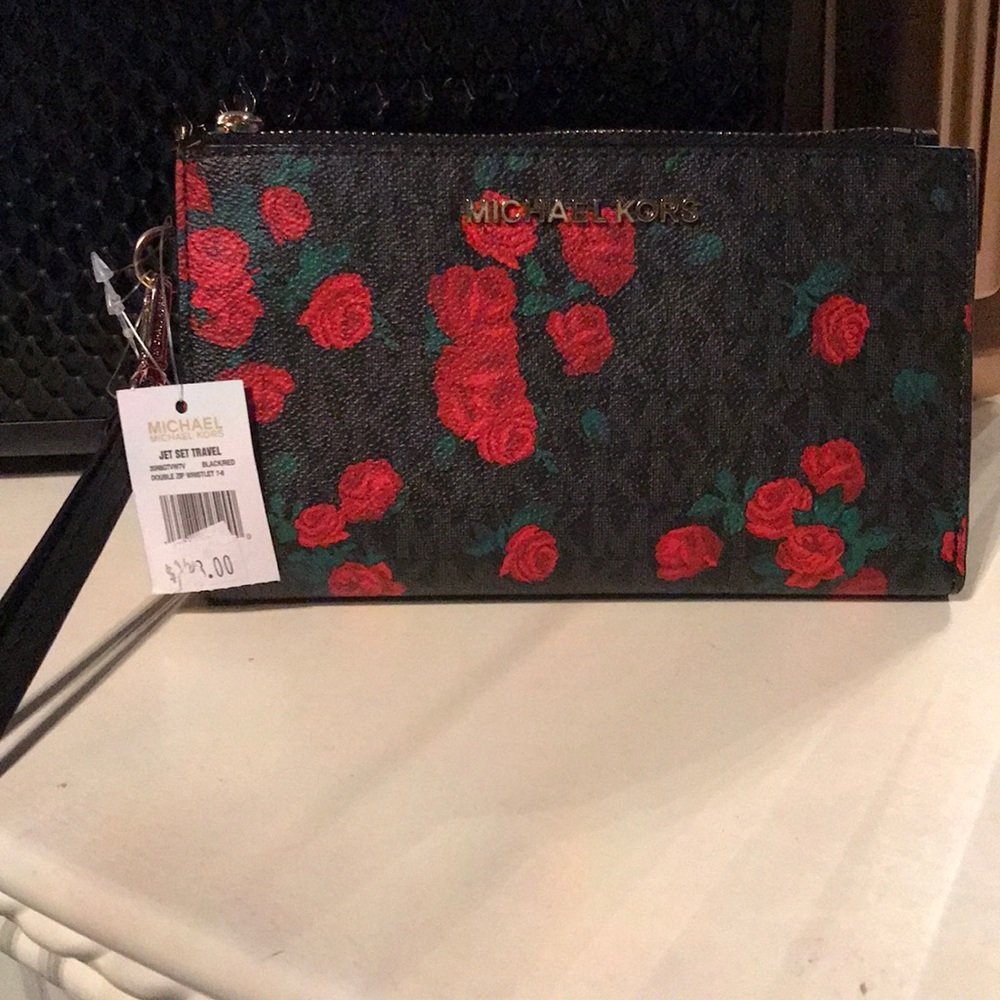 NWT Michael Kors rose wristlet❤️🌹